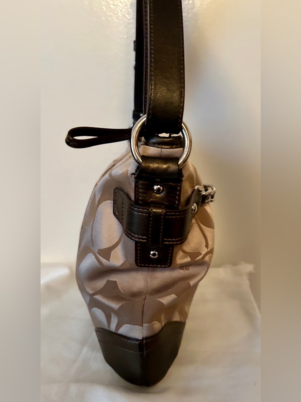 Coach Signature Chain Duffel - Picture 4 of 9